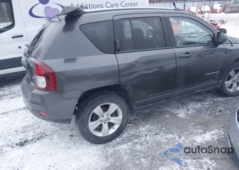 2017 Jeep Compass Latitude 4X4 из США, поврежденный, VIN 1C4NJDEB4HD143364